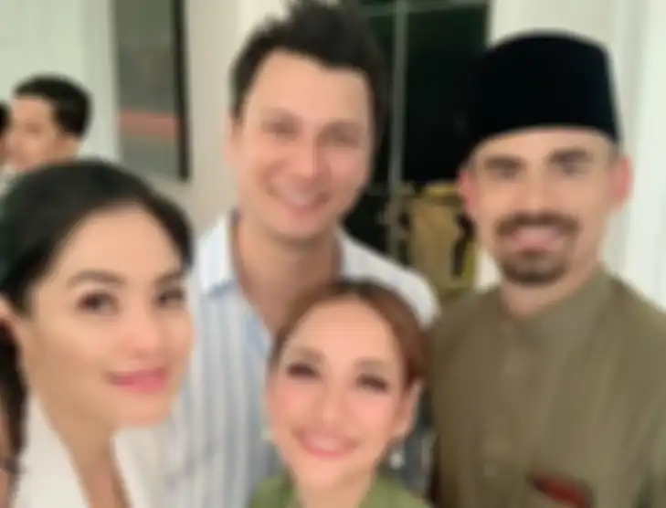 Terlihat Berada di Rumah Duka Ashraf Sinclair, Pasangan Artis Ini Terpukul dan Ungkap Hal Ini,  Sayangin Keluarga Sebisa Mungkin