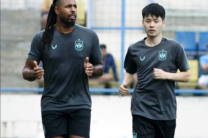 Carlos Fortes dan Taisei Marukawa saat berlatih dengan PSIS Semarang.