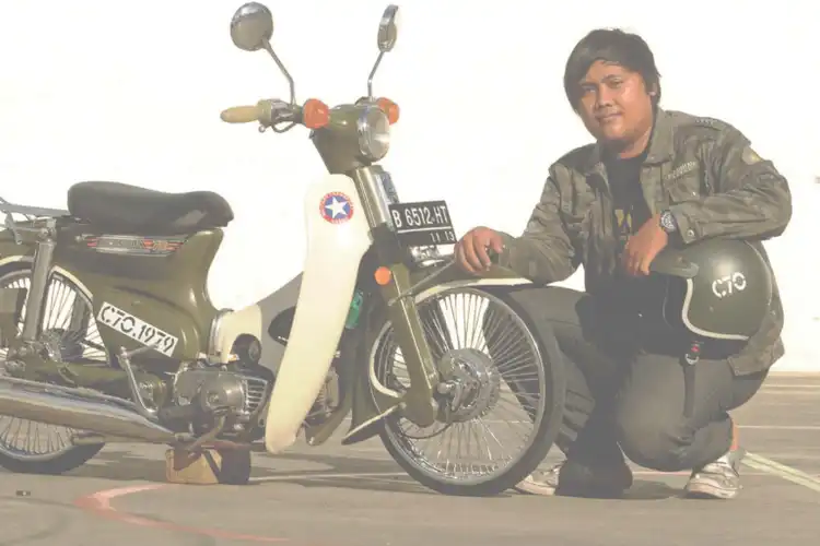Daripada Jadi Sampah, Motor Honda Astrea 800 Dimodif Jadi C70, Kelir Army Jadi Pilihan