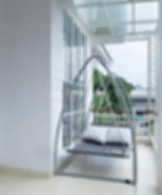 Manfaatkan Balkon untuk ruang santai.