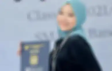 Momen Wisuda Camillia Laetitia Azzahra, Dapat Hadiah Jalan-jalan dari Ayah
