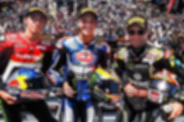 Michael van der Mark juara race 2 WSBK Spanyol (tengah), Jonathan Rea kedua (kanan) dan Toprak Razgatlioglu (kiri)