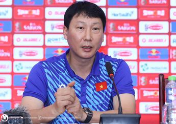 Babak I Vietnam Vs Indonesia - Kim Sang-sik Ngamuk Gak Dikasih Penalti, Shin Tae-yong Masukkan Bantuan Struick
