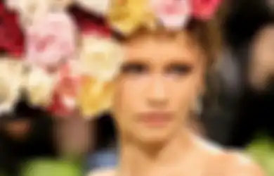 Tom Holland Posting Foto Zendaya Saat di Met Gala Langsung Dijuluki Boyfriend of The Year