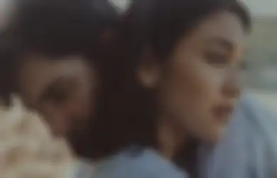 Lakoni Adegan Ciuman dengan Lawan Mainnya di Film, Adipati Dolken Beberkan Reaksi  Canti Tachril Saat Saksikan Aksinya, Cemburu?