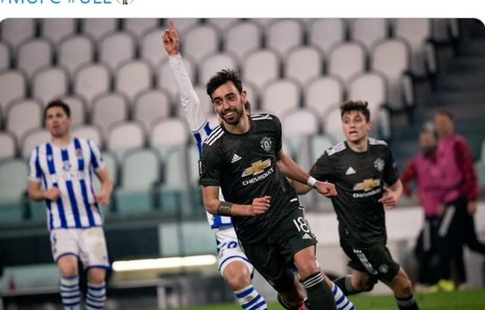 Gelandang Manchester United, Bruno Fernandes, merayakan gol yang dicetak ke gawang Real Sociedad dalam laga leg pertama babak 32 besar Liga Europa di Juventus Stadium, Kamis (18/2/2021).