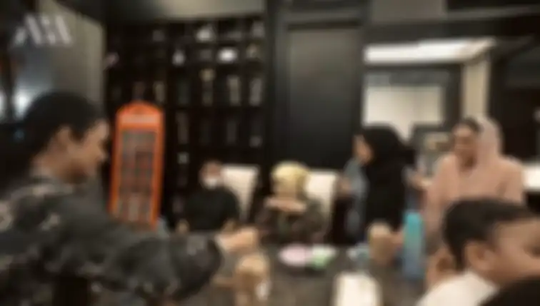 Krisdayanti blak-blakan komentari harga kue bawang Mama Fuji