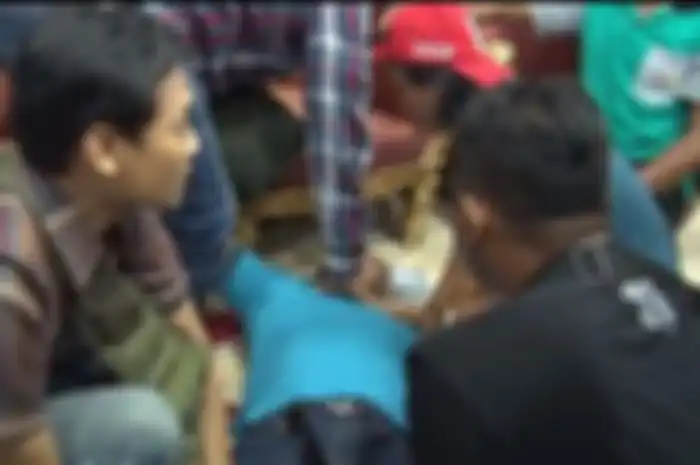 Wartawan kesurupan saat wawancara dengan Bu Risma