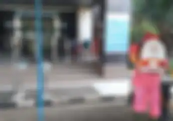Cegah Penyebaran Virus Corona, PMI  dan Puluhan Aparat Semprot Disinfektan di Kantor Bersama Samsat Jakarta Barat
