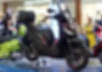 Vespa Gelar Kompetisi Foto Bertema #VESPAKANKOTAMU di Surabaya