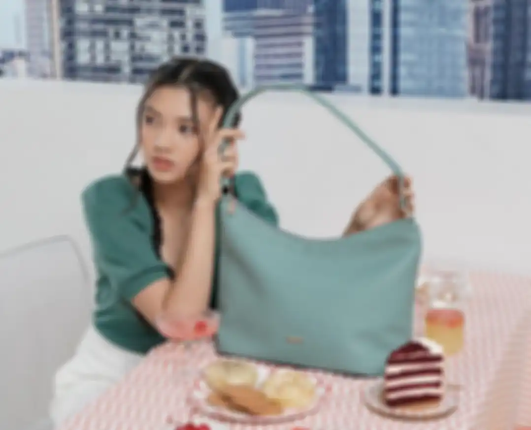 Hobo bag dari Merche.