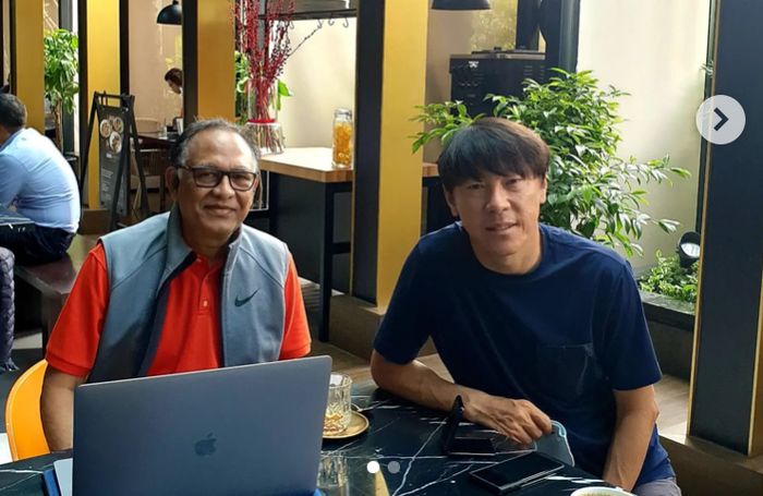 Pelatih Timnas Indonesia, Shin Tae-yong saat ngopi bareng Exco PSSI, Hasani Abdulgani membahas pemain naturalisasi