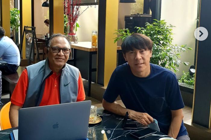 Pelatih Timnas Indonesia, Shin Tae-yong saat ngopi bareng Exco PSSI, Hasani Abdulgani membahas pemain naturalisasi