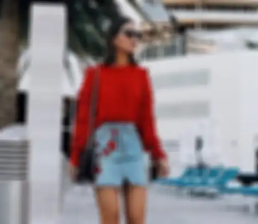 Warna pakaian merah yang disukai cowok