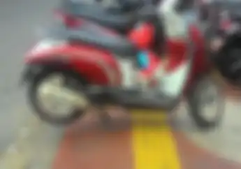 Jangan Sembarangan! Parkir Melintang Pada Garis Kuning di Trotoar, Pejalan Kaki Bisa Celaka