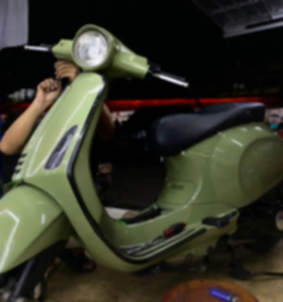 Winz Garage berani kasih garansi 1 tahun untuk repaint cat body Vespa matic.