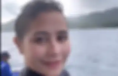 Prilly Latuconsina Birthday Trip ke Maluku Nangis Lihat Lumba-lumba