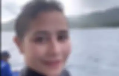 Prilly Latuconsina Birthday Trip ke Maluku Nangis Lihat Lumba-lumba