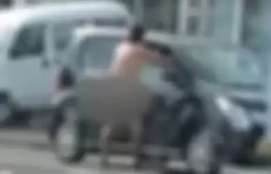 Seorang Pria Lari Tunggang Langgang Tanpa Busana, Ternyata Diusir Warga Kampung karena Nekat Lakukan Aksi Bejat Ini, Celana Dalam dan Sarung Jadi Saksi Bisu!