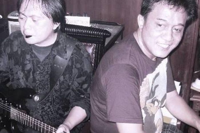 Sekitar tiga tahun usai foto Dian Pramana Poetra ditangisi, Deddy Dhukun kembali kabar sedih. Musisi senior Tanah Air ini kritis. 