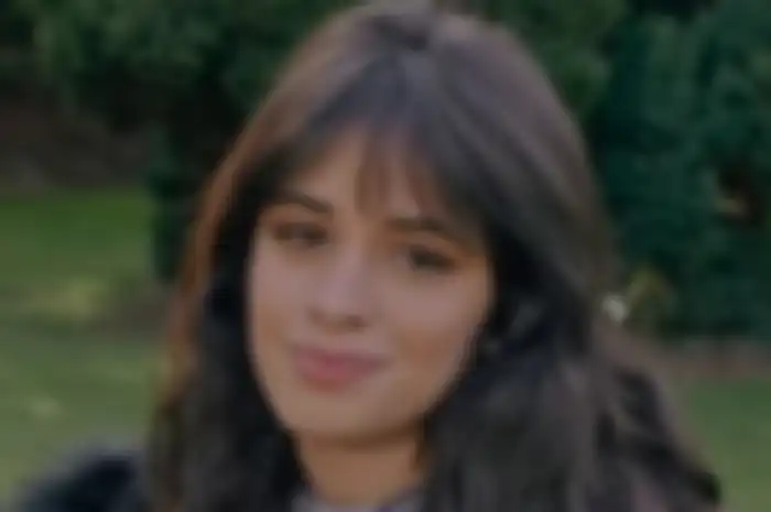 Camila Cabello membeberkan rahasia kecantikannya berasal dari tidur yang cukup.