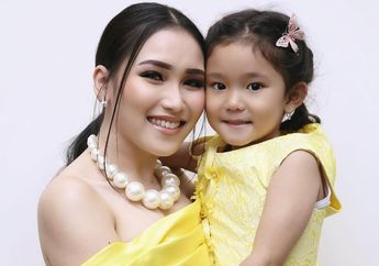 Foto Bareng Bilqis, Ayu Ting Ting: Anak Bunda Makin Banyak Gaya