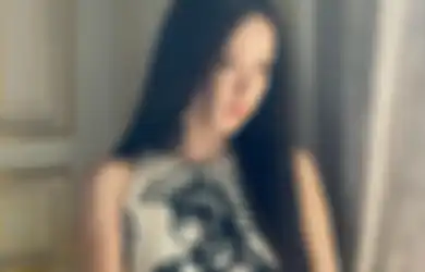 Ribuan Fans Teriak dan Berlarian Ngeliat Jisoo BLACKPINK di Paris Fashion Week