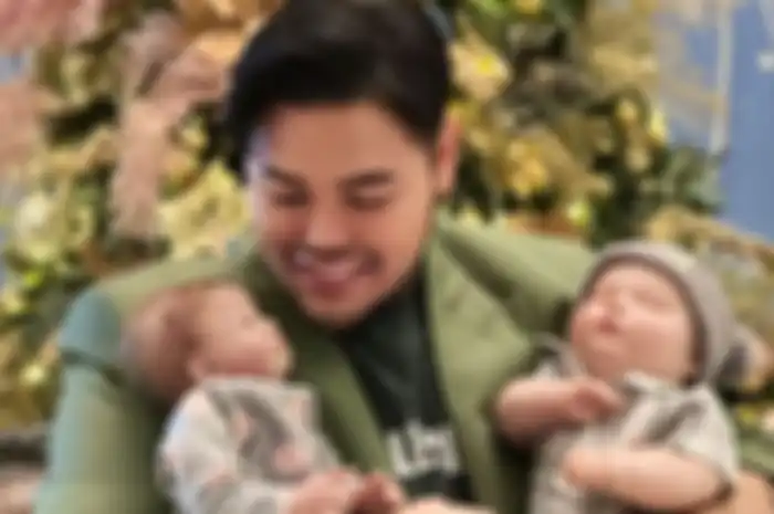 Ivan Gunawan bersama dua 'anak'nya