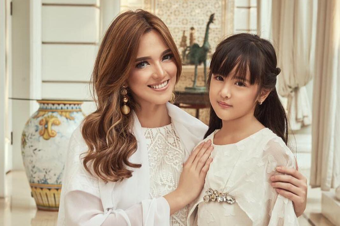 Nia Ramadhani dan Mikhayla