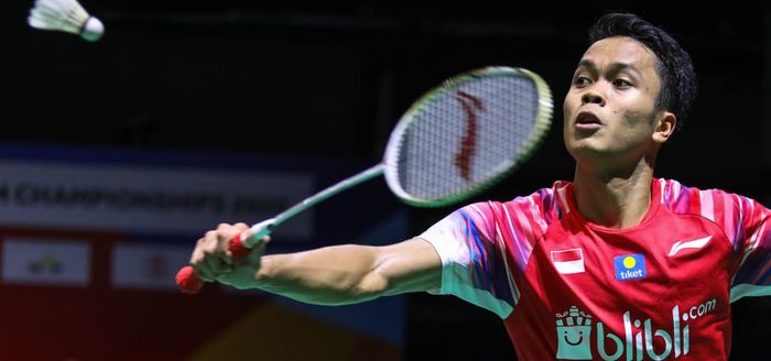 Pebulu tangkis tunggal putra Indonesia, Anthony Sinisuka Ginting, saat bertanding melawan wakil Malaysia, Lee Zii Jia, pada final Kejuaraan Beregu Asia 2020 di Rizal Memorial Coliseum, Manila, Filipina, Minggu (16/2/2020).