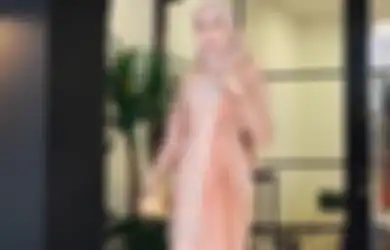 Mewah Elegan, Ini 5 Model Dress Brokat Hijab Warna Pastel Buat Kondangan