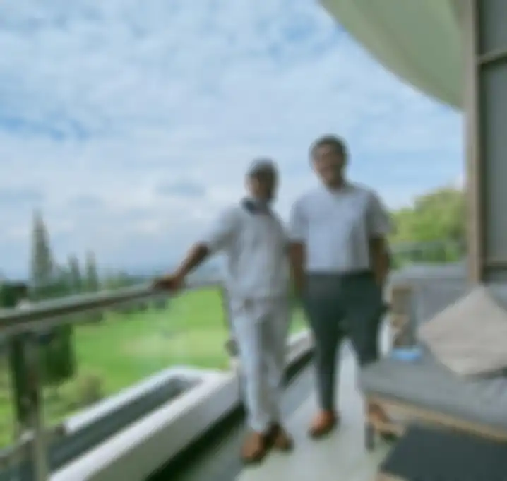 Kegemaran Yosef bermain golf tampaknya menular ke Yoris. Foto anak korban pembunuhan di Subang main golf bareng ayahnya beredar.