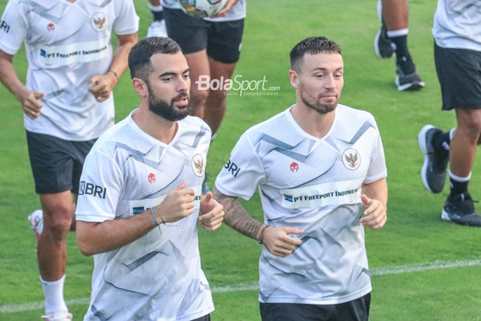 Jordi Amat (kiri) dan Marc Klok (kanan) jadi salah satu nama pemain yang memperkuat Timnas Indonesia melalui jalur naturalisasi