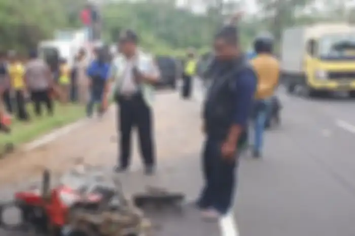 Kecelakaan kembali terjadi di Tanjakan Emen, Subang Jabar.