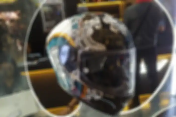 Helm RSV FFC21 yang sebenarnya cocok untuk dipakai balap. Tetapi RSV tidak ingin terjun di ajang balap secara serius.  