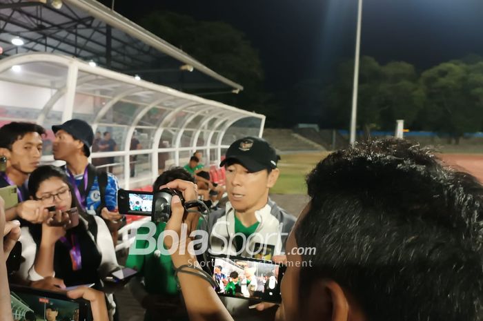 Pelatih kepala Timnas U-23 Indonesia, Shin Tae-yong, saat ditemui di Stadion Sriwedari, Solo, Senin (11/9/2023).