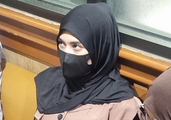 Tampil Berhijab, Angbeen Rishi Minta Doa Jelang Sidang Cerai dengan Adly Fairuz