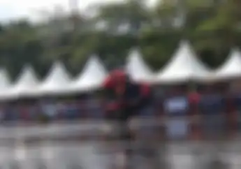 Video Freestyle Wawan Tembong, Tetap Cadas Meski Main di Aspal Banjir