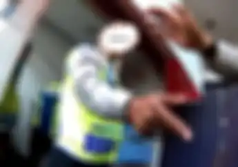 Apa Hukumnya Merekam Video Oknum Polisi Nakal yang Minta Pungli? Jangan-jangan Ikut Dipidana