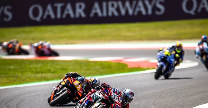 Lawan Narasi Berpesta di Atas Penderitaan, Bos Aprilia Bela Bezzecchi yang Tertuduh Bikin Marquez Cedera