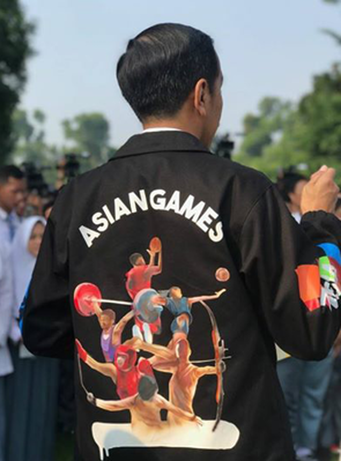 Presiden Jokowi dengan Jaket Asian Games 2018