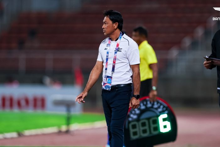 Pelatih Bangkok United, Totchtawan Sripan.