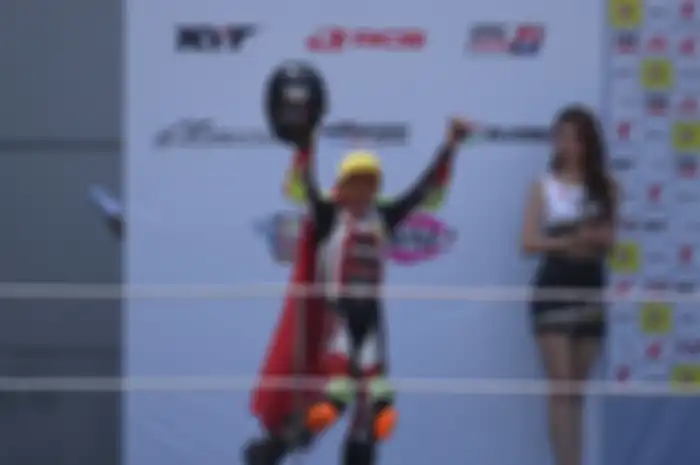 Muhammad Kiandra Ramadhipa sempat menggegerkan ARRC Malaysia 2022 usai berhasil podium ketiga di seri kedua lalu. Ia kembali balapan di Sepang pekan ini. 