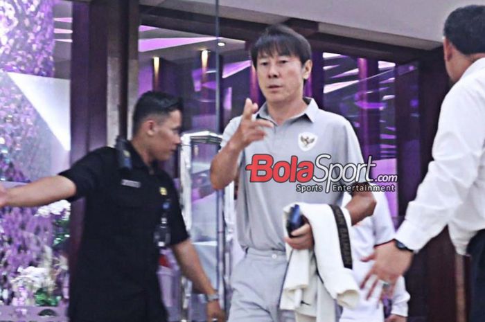 Pelatih timnas Indonesia, Shin Tae-yong, saat bertemu di Hotel Mandarin, Jakarta Pusat, Sabtu (5/10/2024) malam.