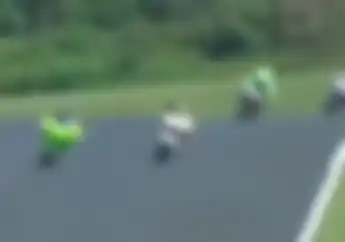 Lihat nih,  Video Aksi Pembalap Ini Jadi Salah Satu Penyelamatan Motor Terbaik