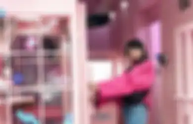Tampil Kece Saat Musim Hujan, 6 OOTD Adik Beby Tsabina Ini Bisa Jadi Inspirasi!