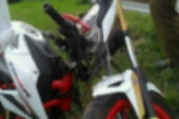 Honda CB150 terbelah dua