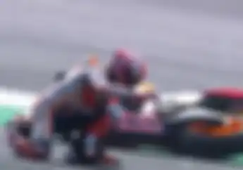  Marc Marquez Terlempar Keras di Tikungan ke-15 Pada Q2 MotoGP San Marino, Langsung Lari ke Paddock