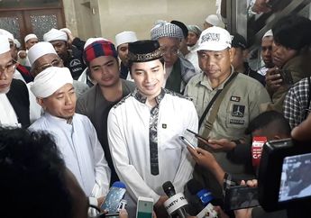 Sepeninggalan Ustaz Arifin Ilham, Putra Sulungnya Kini Jadi Wali Bagi 3 Istri dan 9 Anak Ayahnya