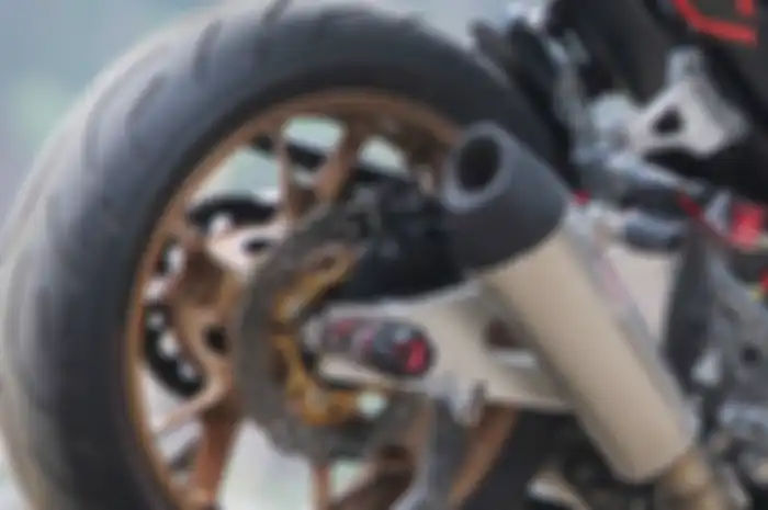 Ilustrasi pelek racing.
